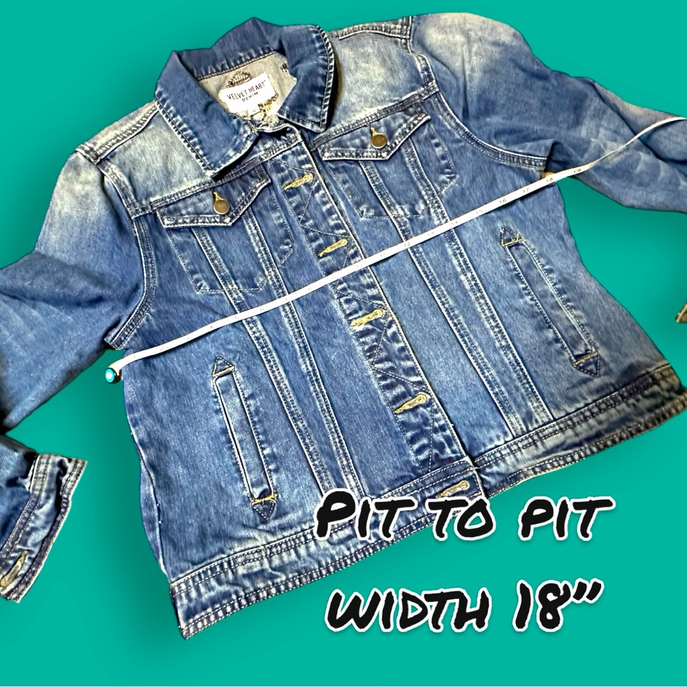 EUC Velvet Heart Embroidered Denim Jacket in Medium Blue Wash. Size Medium 💙🩵 - Picture 6 of 11